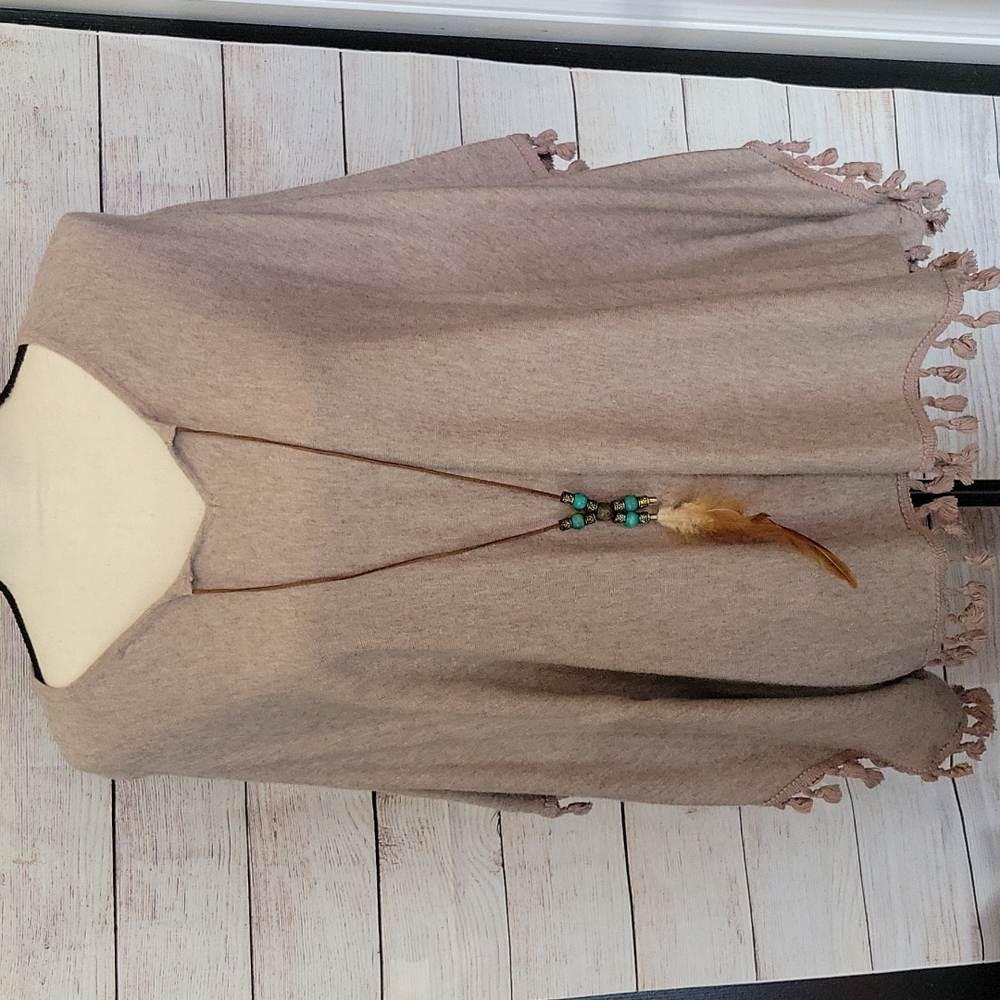 Cotton sweater pullover with western flair.